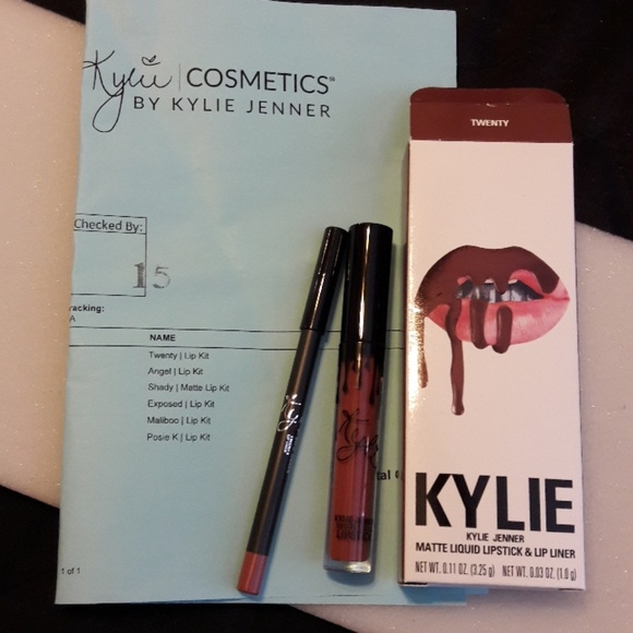 Kylie Jenner Matte Lip Kits - Picture 4 of 7